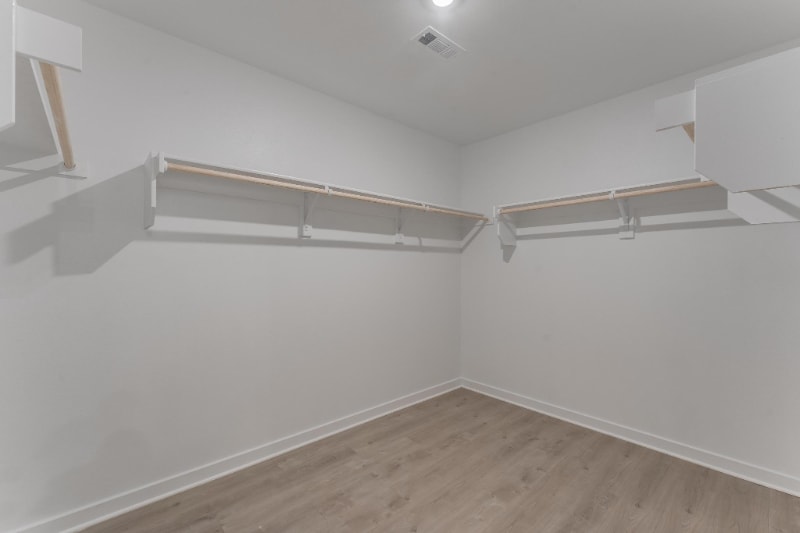 Building Photo - 981 PEBBLE Dr