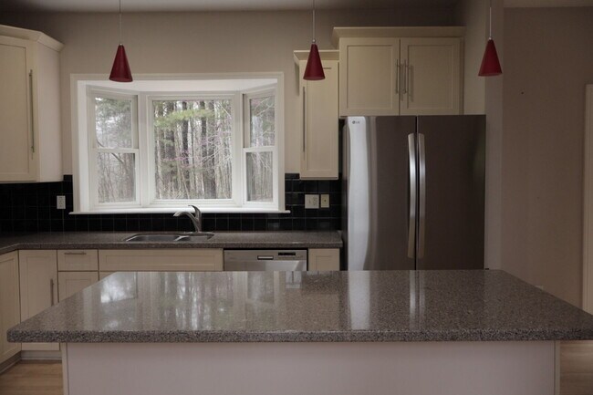 Building Photo - Expansive Mostly-Furnished Residence featuring 3 Bedrooms, a Completed Basement, and a Loft Space