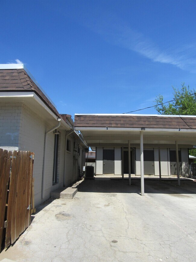 Building Photo - 2401 E Frost St