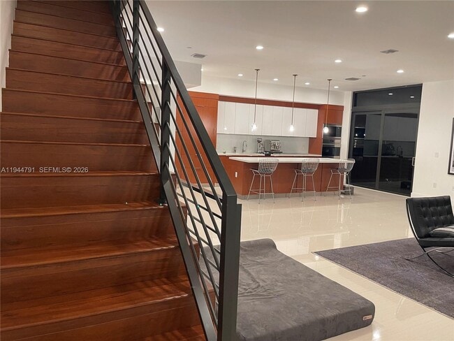 Building Photo - 909 NE 16th Terrace