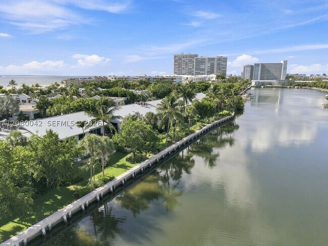 Building Photo - 1565 S Ocean Dr