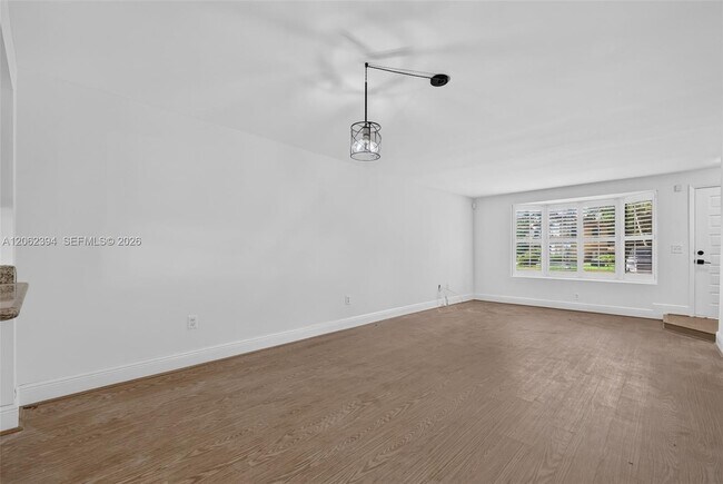 Building Photo - 10206 SW 77th Ct