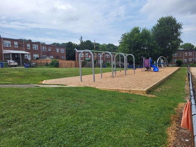 Building Photo - Stunning 3-Bedroom Renovated Townhome in Edmonson Village