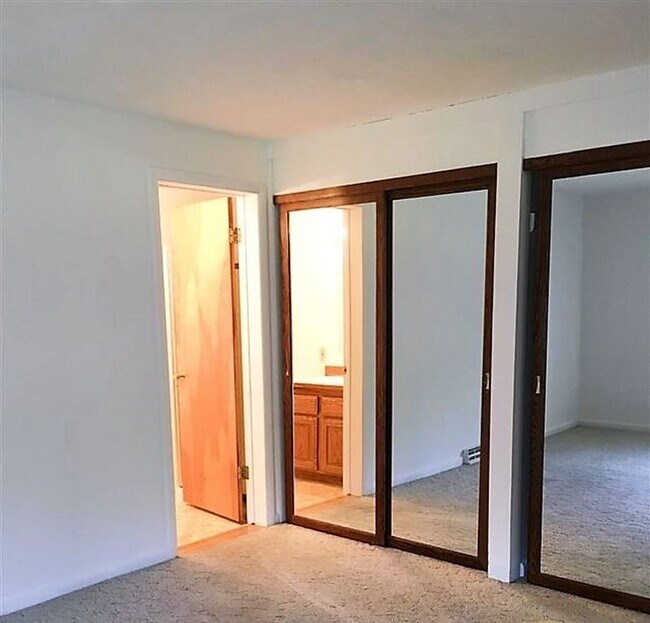 Building Photo - 516 N Willson Ave