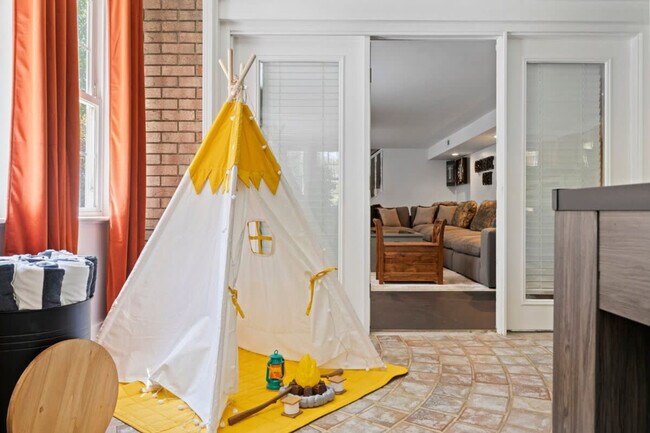 Building Photo - 75 State Rd 1441