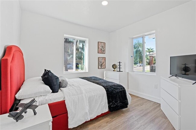 Building Photo - 4635 22nd Ave N