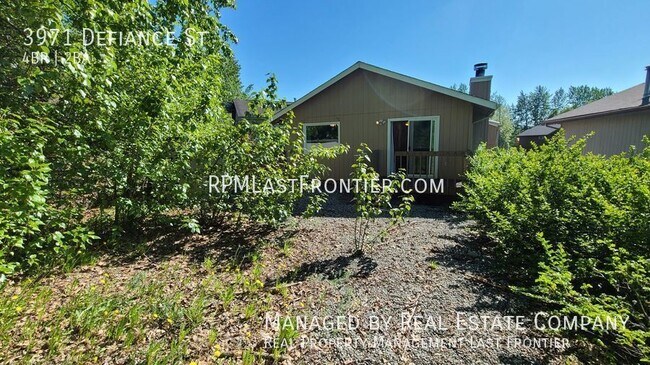 Building Photo - Gorgeous 4 Bedroom and 2 Bath Home w/ Fenc...