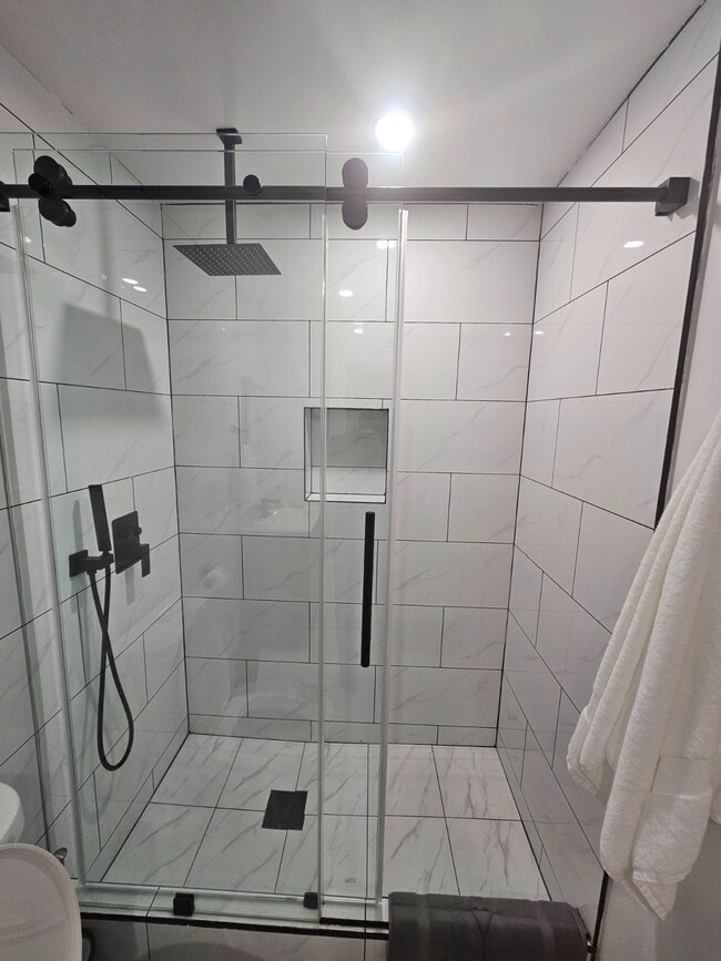 Building Photo - 1487 5th Ave