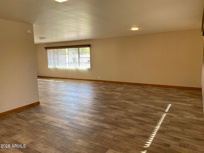 Building Photo - 375 S Buena Vista Ave