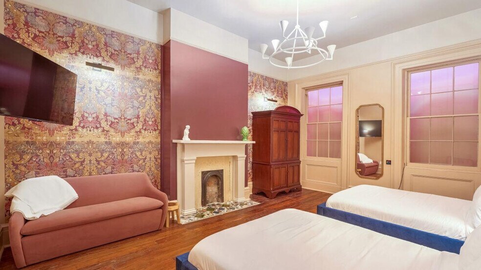 Building Photo - 604 Baronne St