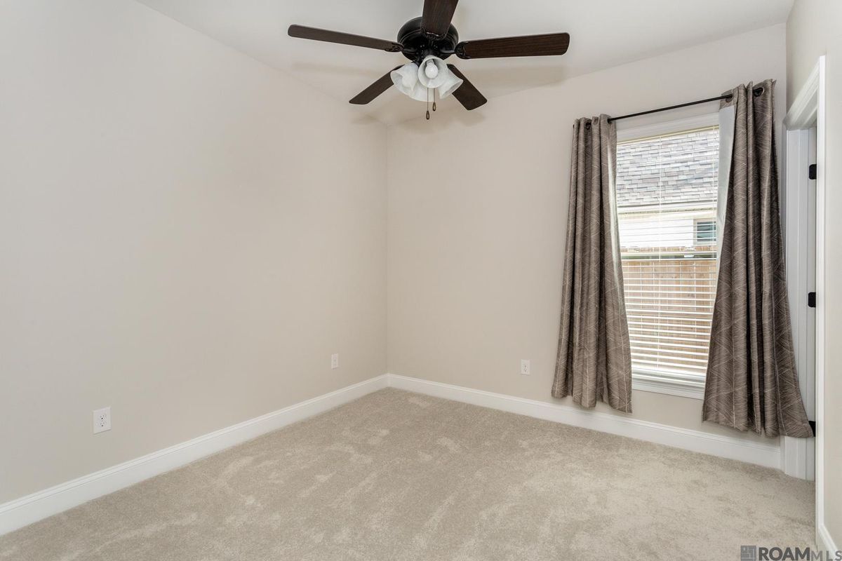Building Photo - 6356 Lake Edge Dr