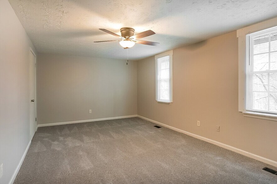 Building Photo - 5840 Pair Ct