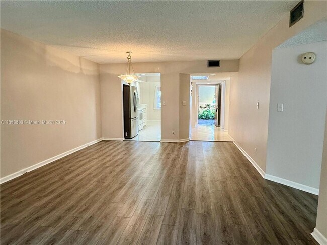 Building Photo - 1601 Abaco Dr
