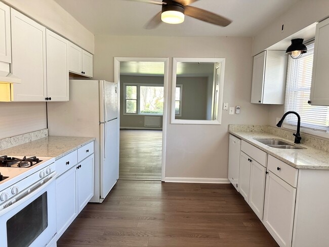 Building Photo - 525 Ryan Ln