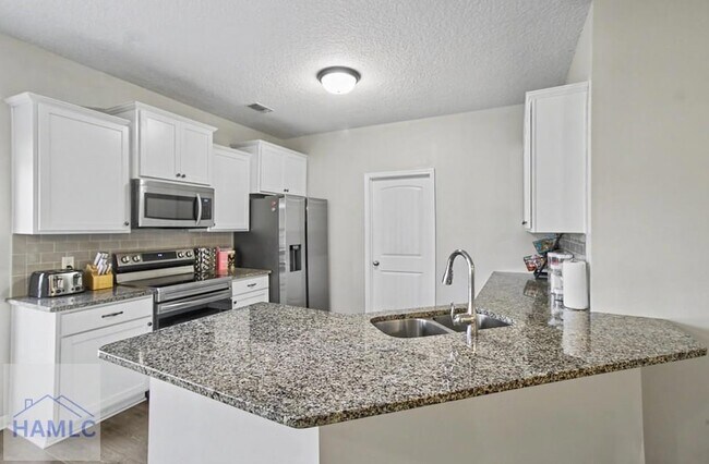 Building Photo - 56 Avondale Dr NE