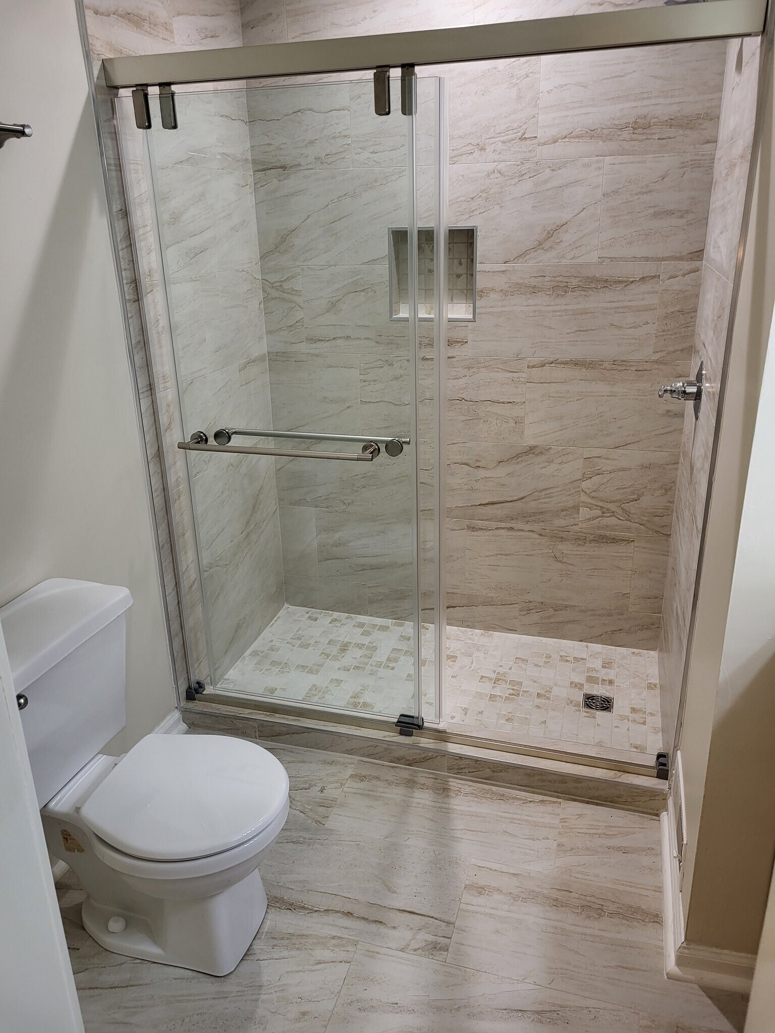 Building Photo - 1860 Lowe St