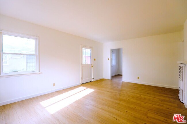 Building Photo - 1944 Cloverfield Blvd