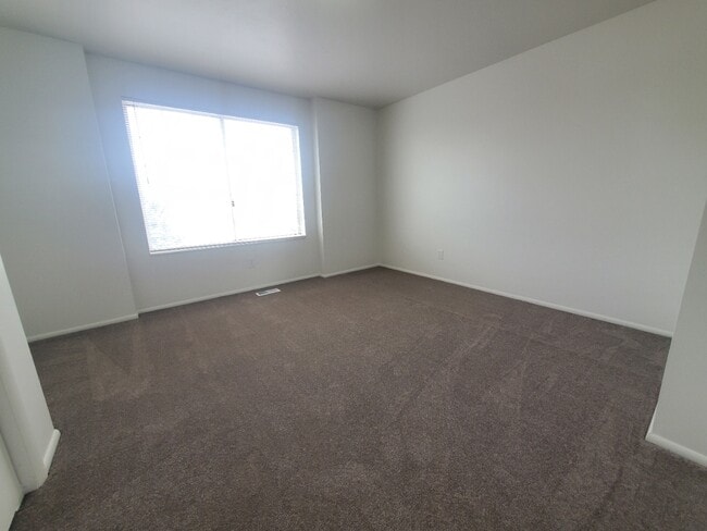 Building Photo - 4735 Wedgecliffe Dr