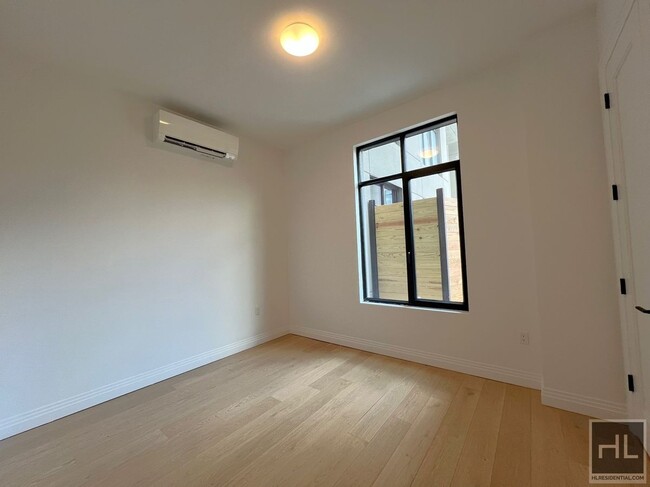 Building Photo - Luxurious 1 bedroom/1 Bathroom apt w/ huge...