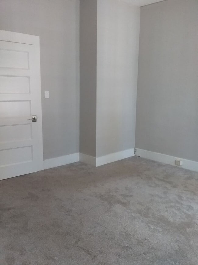 Building Photo - Recently updated single family home