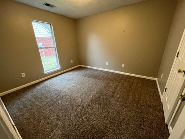 Building Photo - Renovated 3 Bedroom 2 Bath Home with 2 Car Garage for Rent!!