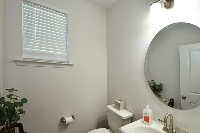 Building Photo - 2046 McDonald Dr