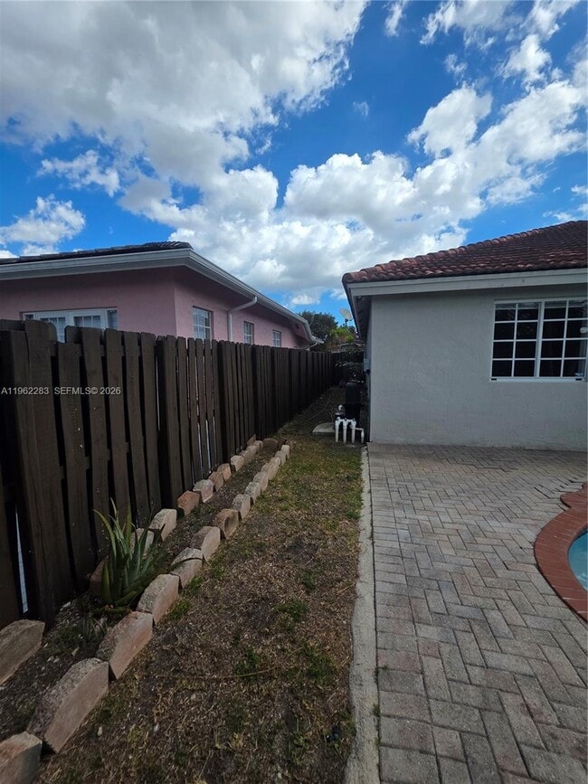 Building Photo - 10206 SW 161st Ave