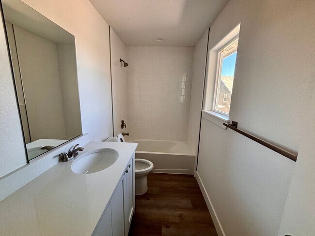 Building Photo - 1549 Tyram Grv