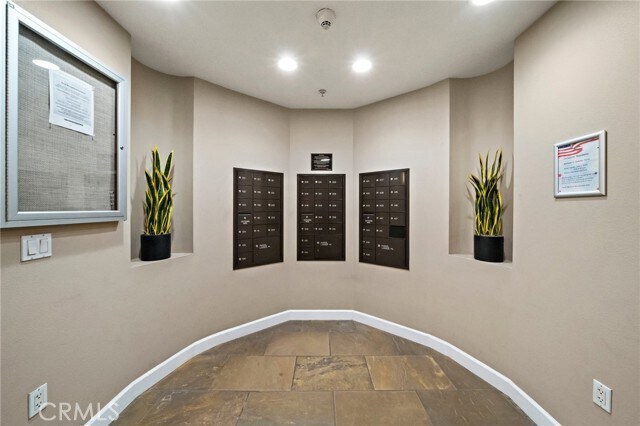 Building Photo - 6001 Crescent Park E