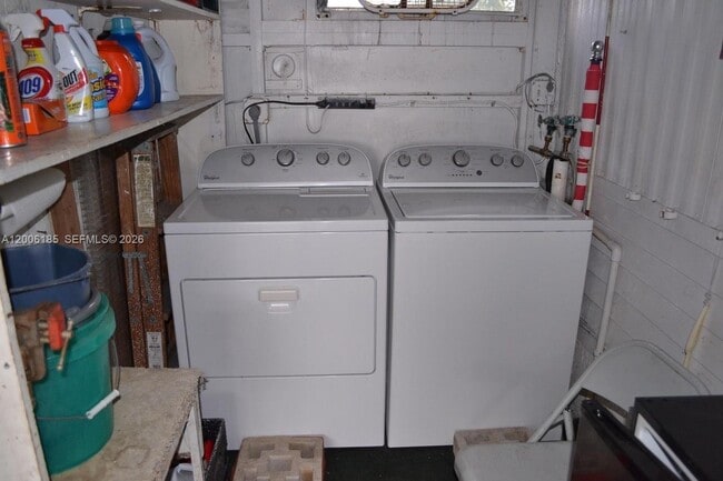 Building Photo - 1620 SW 64th Way