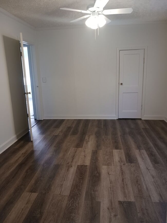 Building Photo - North Columbus 2bedroom home available to rent!