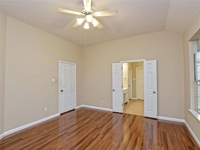 Building Photo - 13220 Villa Park Dr