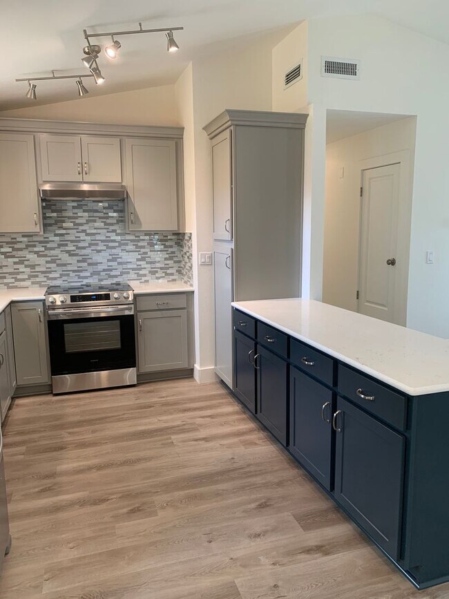 Building Photo - Nice 4 Bedroom 2 Bath House for Rent!