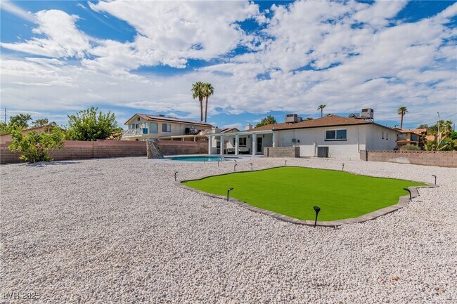 Building Photo - 3485 Shamrock Ave