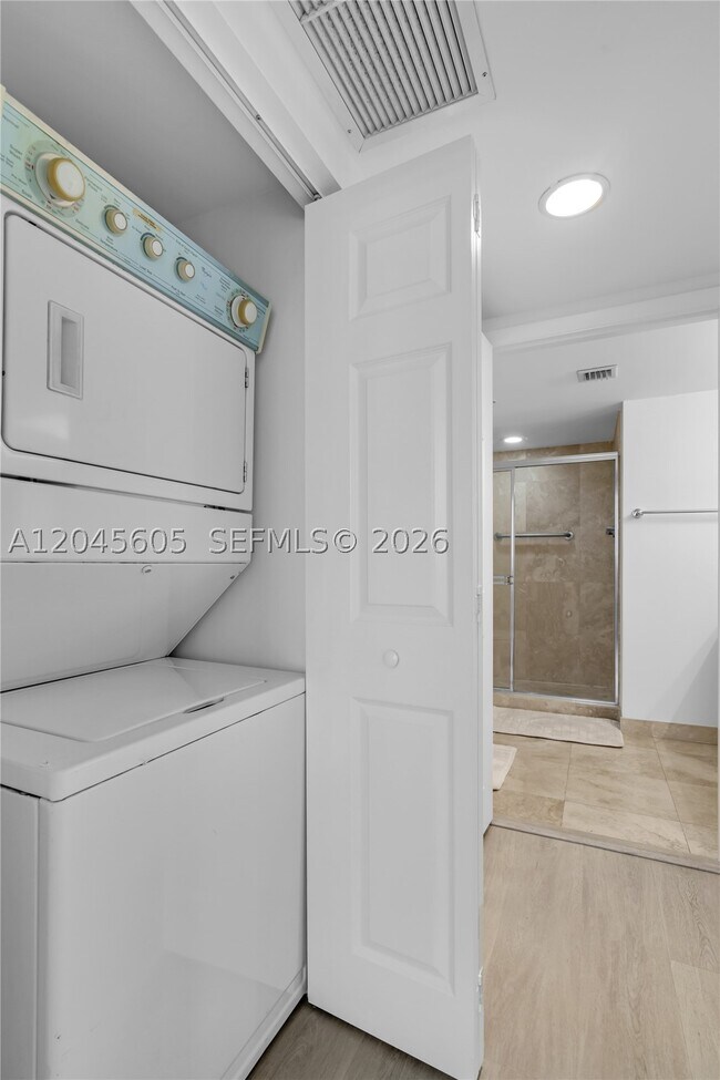 Building Photo - 3232 SW 22nd St