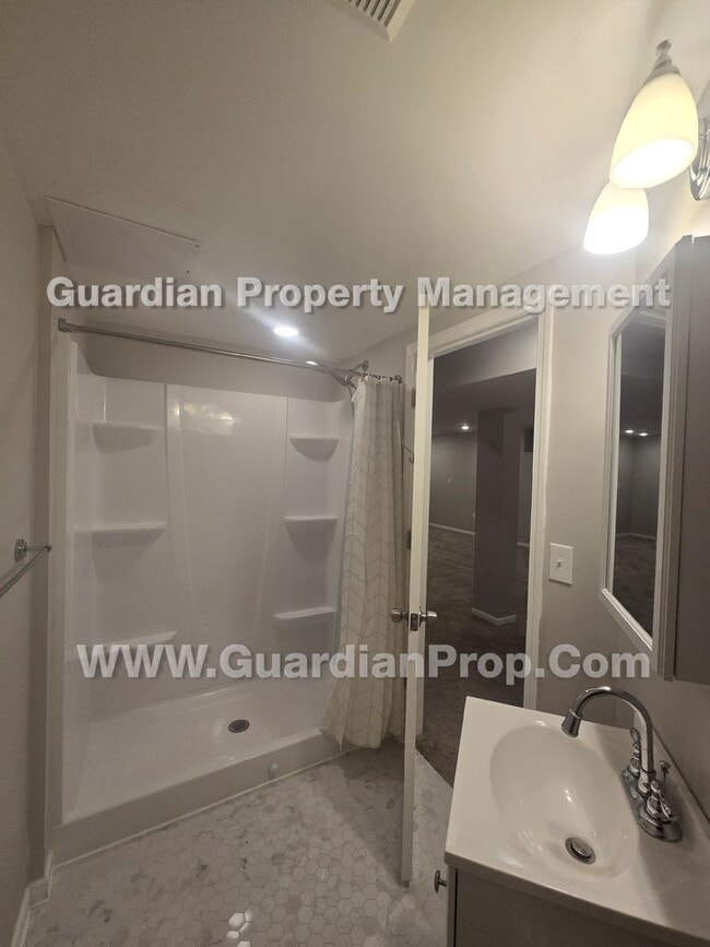 Building Photo - Available now! House with LVP flooring, Walk Out Patio, fenced yard, 2 car attached garage