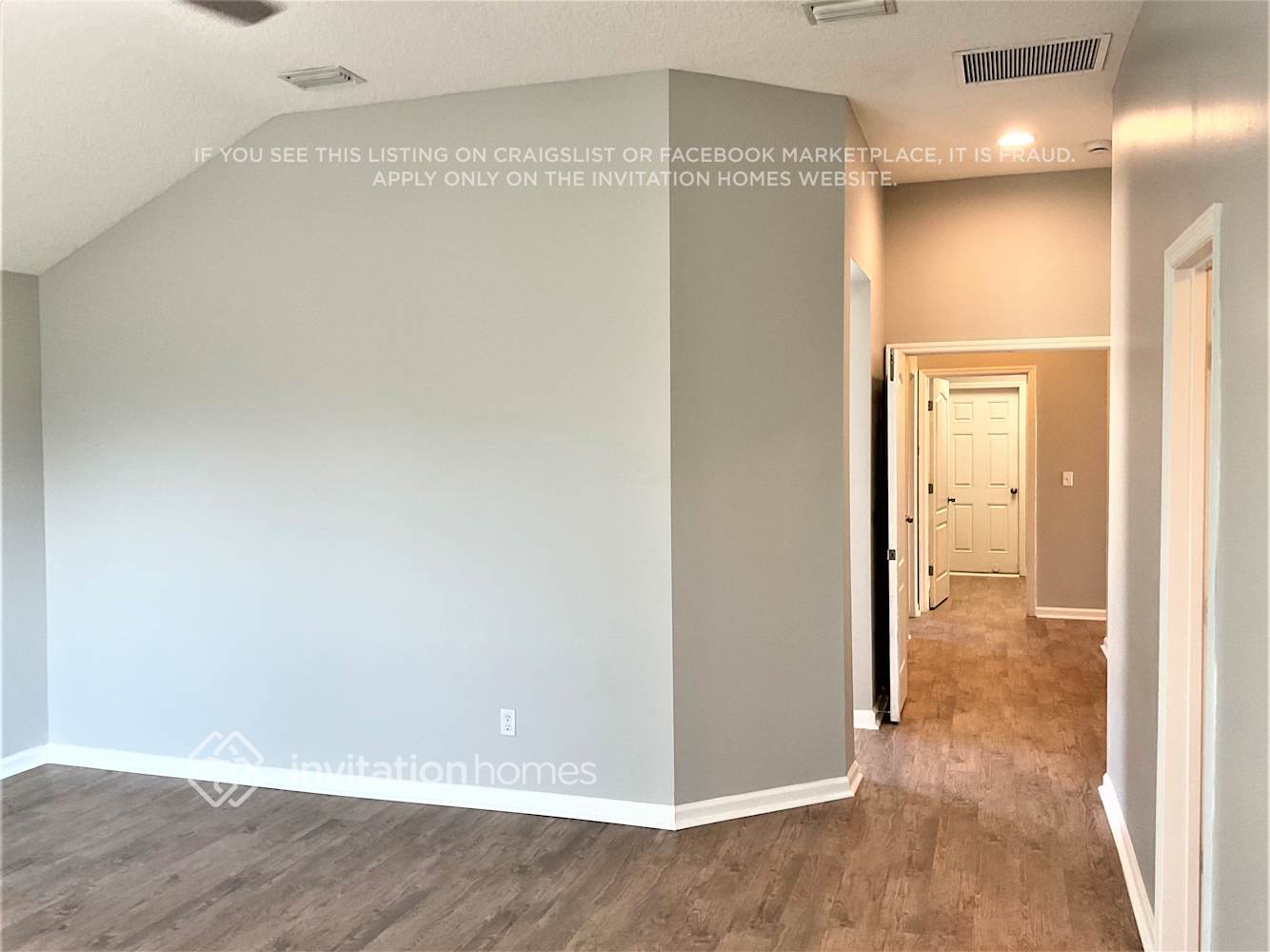 Building Photo - 706 Porta Rosa Circle