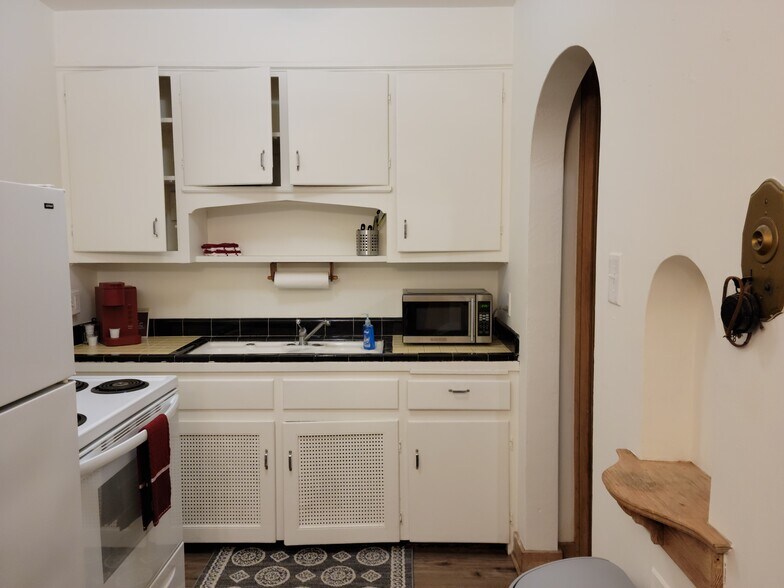 Kitchen - 1339 2nd Ave SE