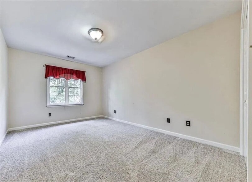 Building Photo - 2851 Riverfront Dr