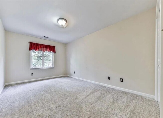 Building Photo - Spacious 5BR House in Snellville