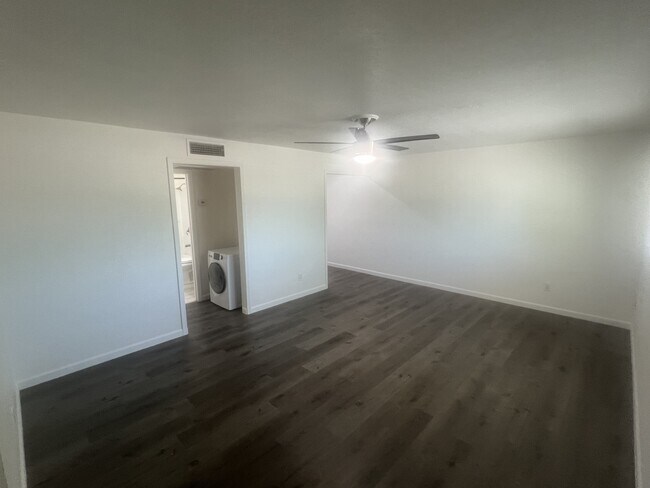 Building Photo - 1325 N 48th St