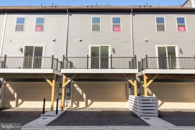 Building Photo - 2176 Glacier Rd