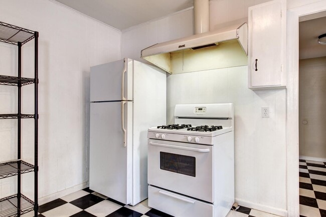 Building Photo - 1003 E 45th St