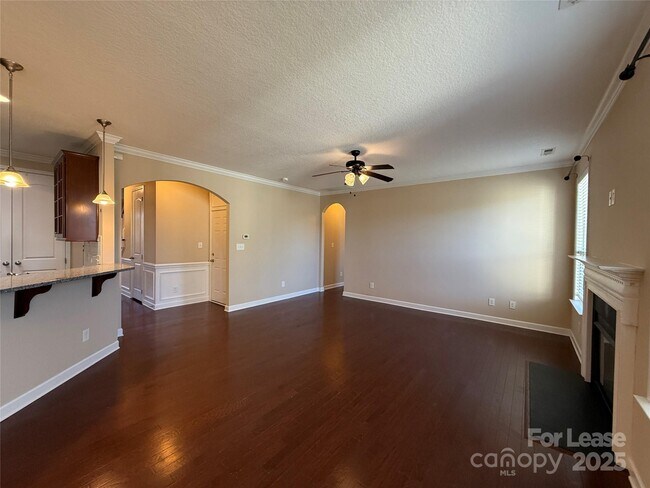 Building Photo - 109 Community Park Ln