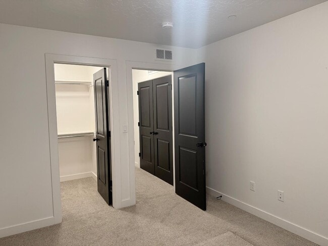 Building Photo - 359 N 700 W