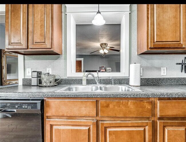 Building Photo - 1150 60th Ave NE