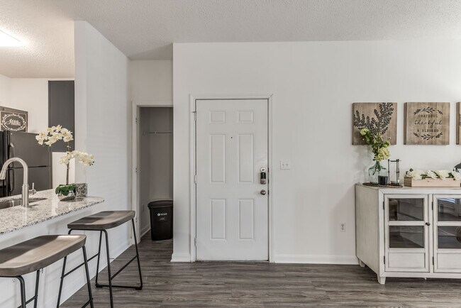 Building Photo - Luxury Living in Spring! 2/2 Apt ~