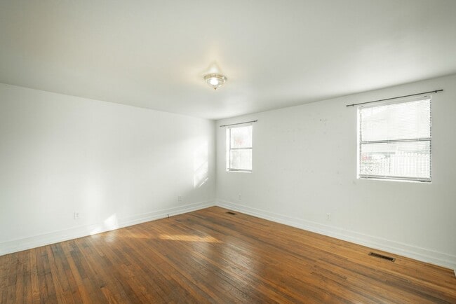 Building Photo - Updated 2 Bedroom Red Bank Home with Porch and Backyard