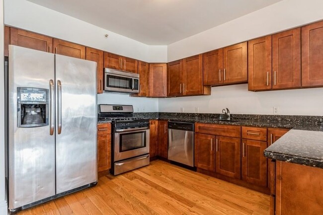 Primary Photo - 125 43rd St
