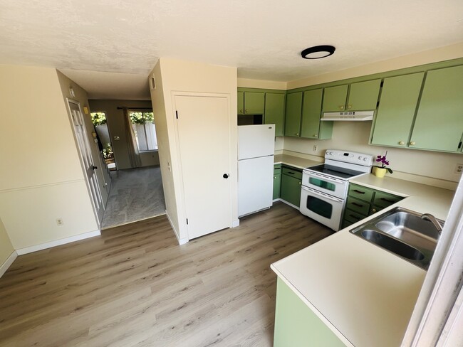 Building Photo - 405 Sailfish Dr